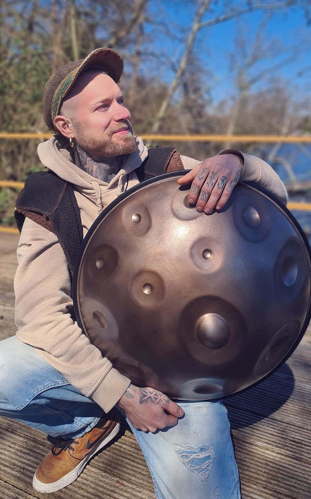 handpan workshop in niederkruechten hariksee mit canny panther an der handpan