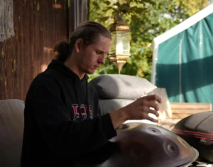 handpan workshop in landau pfalz mit markus kreideweis an der handpan